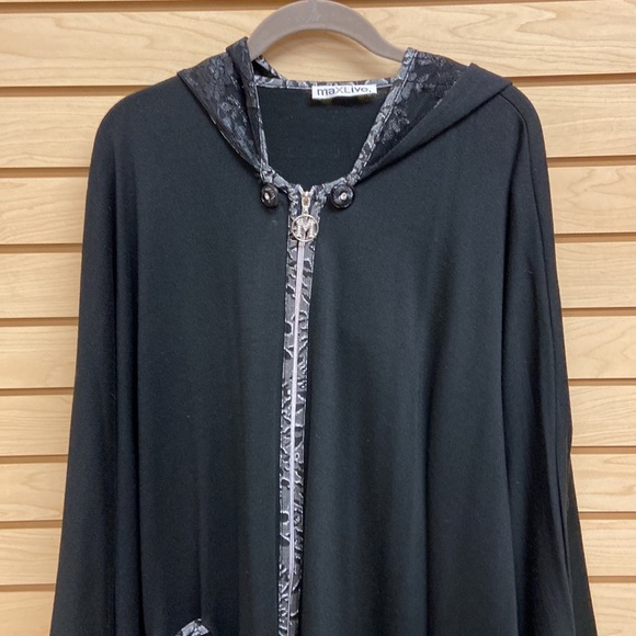 Max Live women poncho size Large but it can go higher - Picture 2 of 9